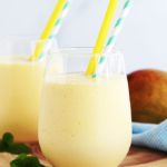 Recette du Lassi à la mangue : une des meilleures boissons rafraîchissantes indiennes. Yaourt, mangues fraîches ou surgelées, lait ou eau, sucre/miel. Je vous donne une formule de base que vous pouvez adapter facilement selon vos goûts.