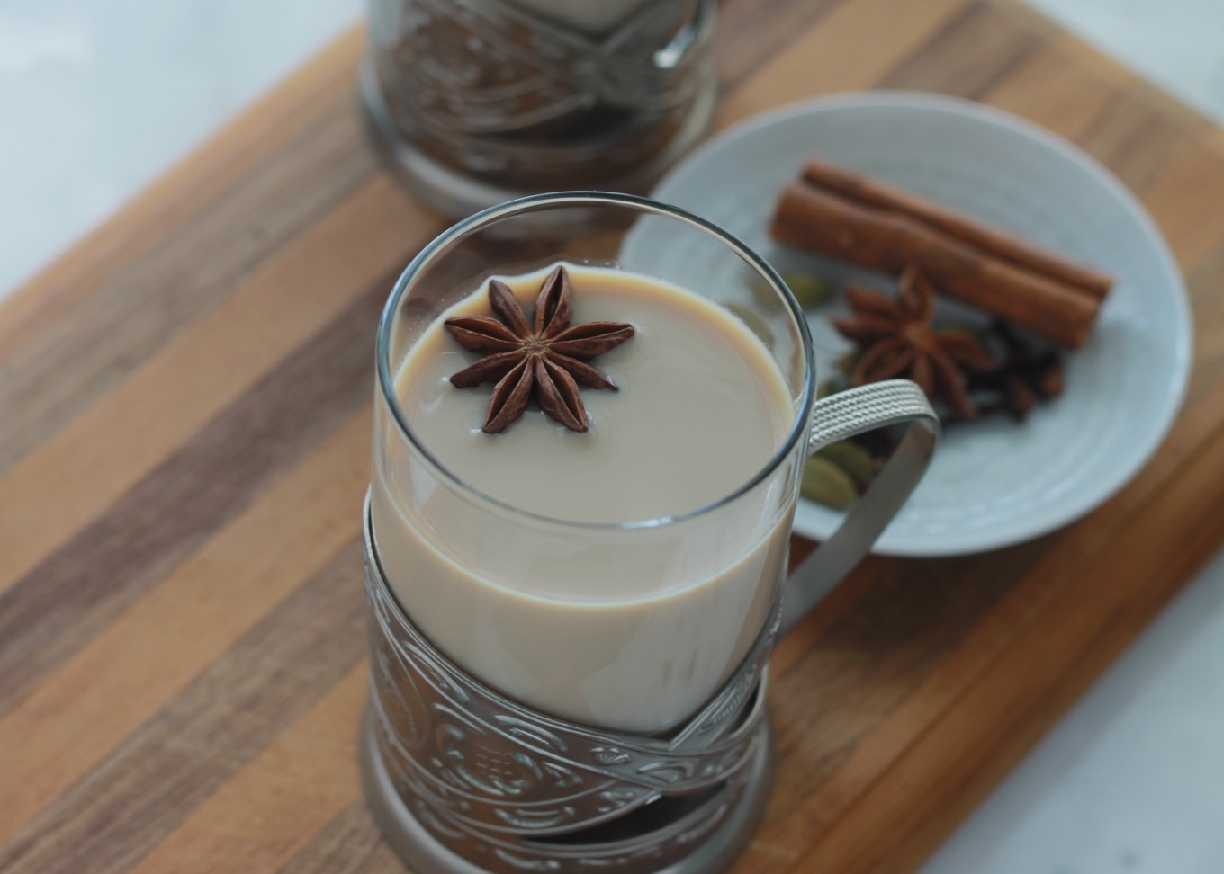 Délicieux chai - thé aux épices indien, rien à voir avec celui du commerce. Thé noir, épices, lait, sucre. Ne laissez pas trop infuser votre thé sinon il deviendrait amer. / cuisineculinaire.com