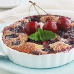 Recette des mini clafoutis aux cerises, simples à faire et tellement délicieux. A servir en dessert, goûter et même au petit déjeuner.