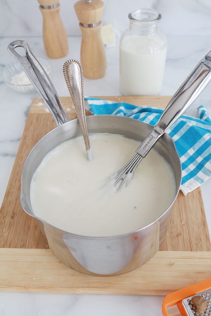 Sauce bechamel maison dans une casserole