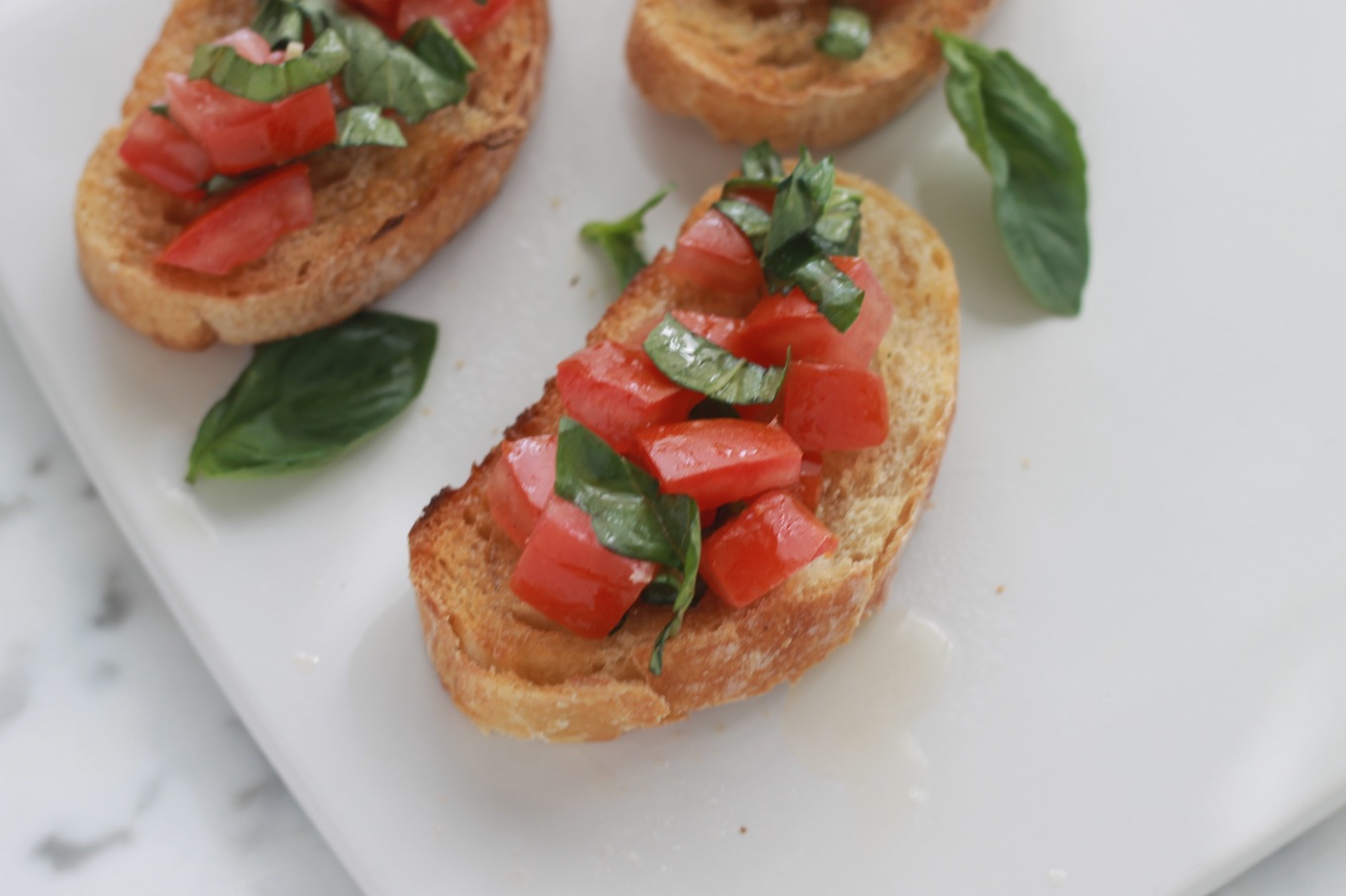 Bruschetta tomate basilic