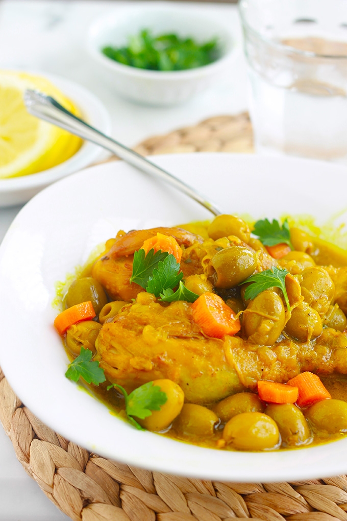 Tajine de poulet aux olives et carottes