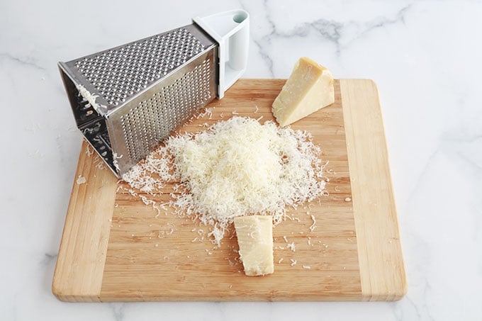 Raper le fromage parmesan