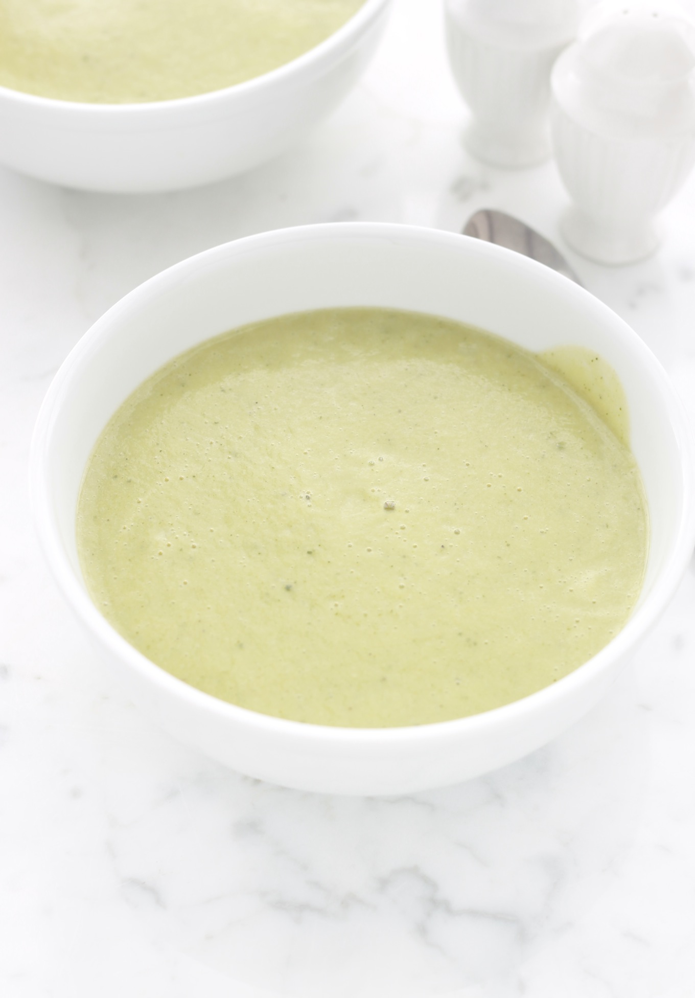 Ce velouté de courgettes est un régal pour les petits et les grands. C'est une excellente façon de faire manger les courgettes à vos enfants. / cuisineculinaire.com