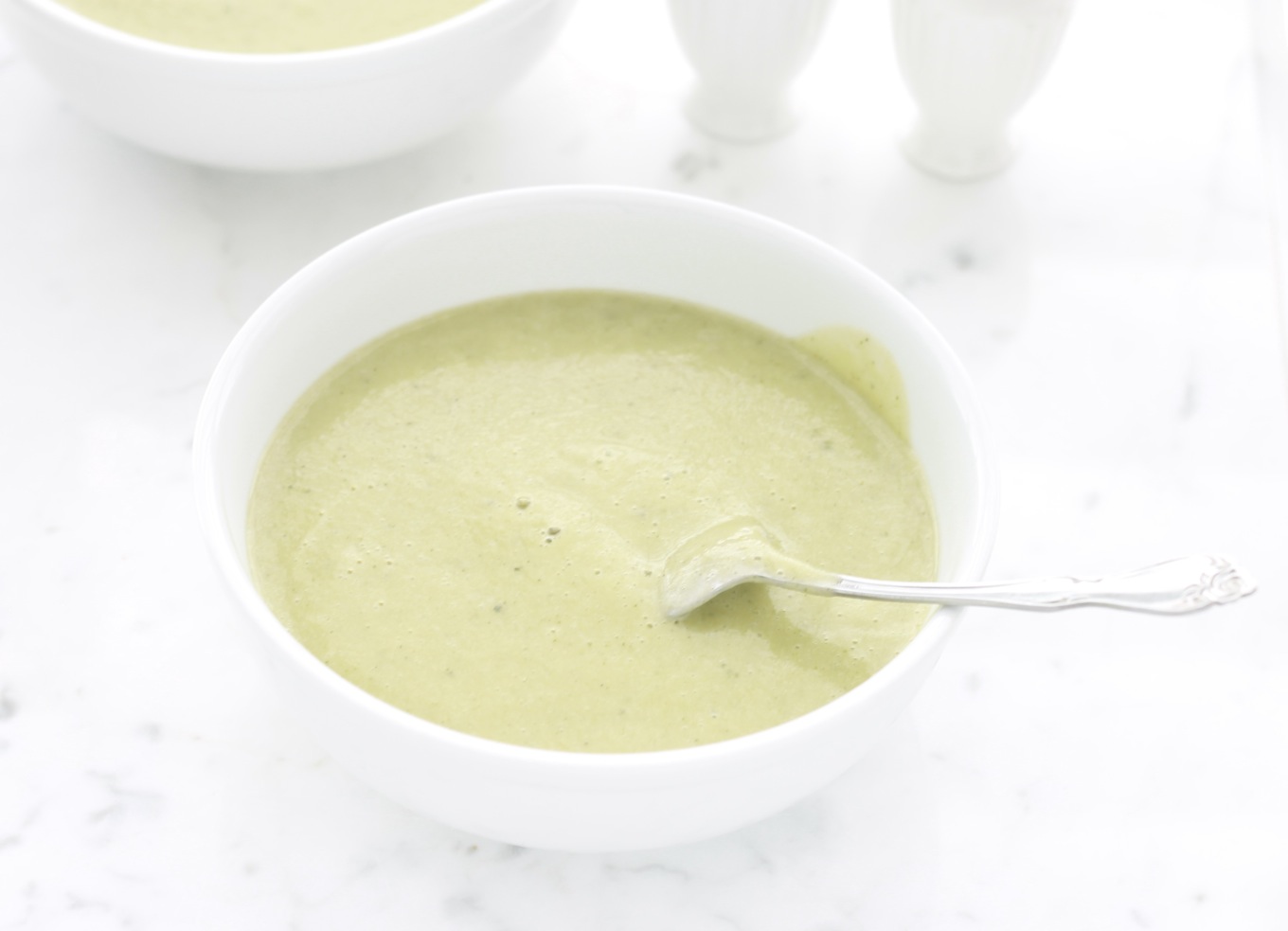 Délicieux velouté de courgettes, facile. Parfait pour faire manger les courgettes aux enfants. / cuisineculinaire.com