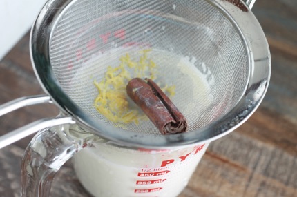 Creme catalane facile - filtrer le lait