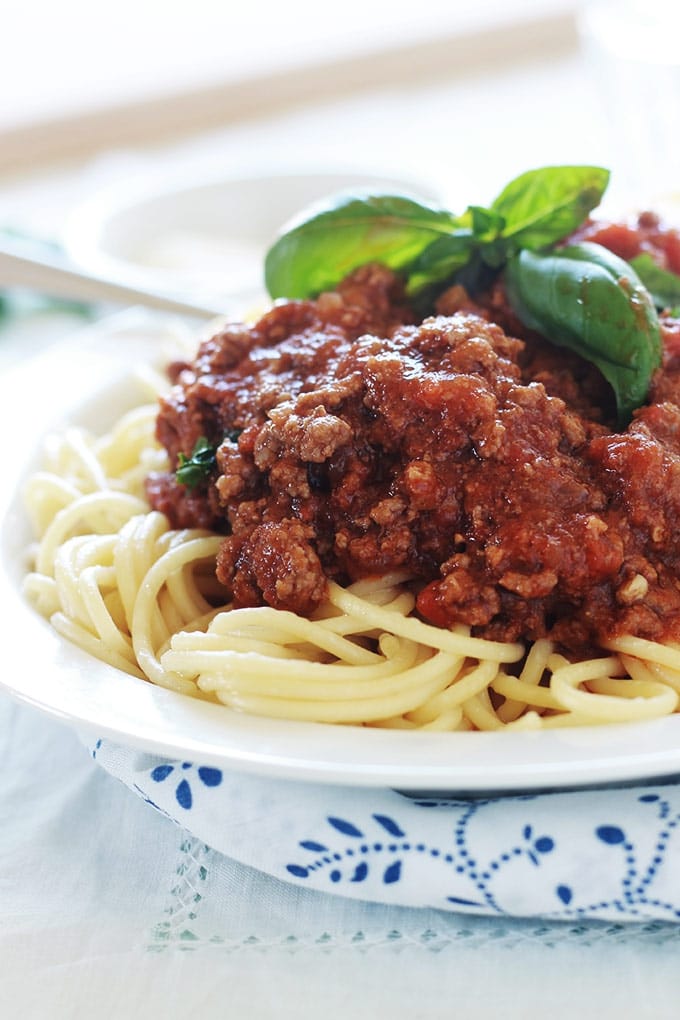 Les spaghetti bolognaise, ou spaghetti sauce bolognaise, un plat facile, rapide et économique. Un plat très savoureux apprécié des petits et des grands.