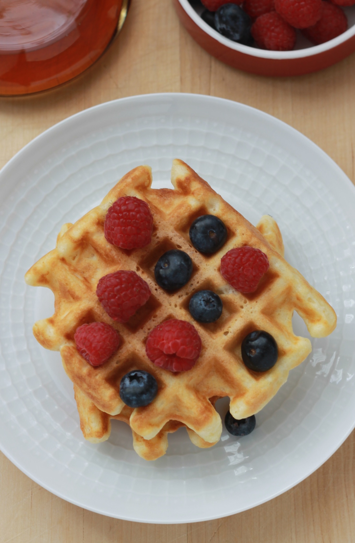 Faire des gaufres maison est un jeu d'enfant. Les gaufres sont appréciées de tous au petit-déjeuner, goûter et en dessert. / cuisineculinaire.com