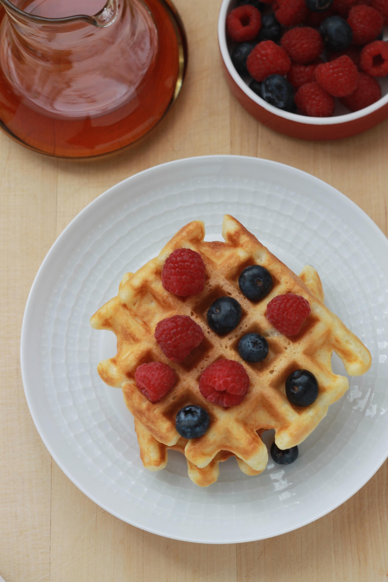 Faire des gaufres maison est un jeu d'enfant. Les gaufres sont appréciées de tous au petit-déjeuner, goûter et en dessert. / cuisineculinaire.com