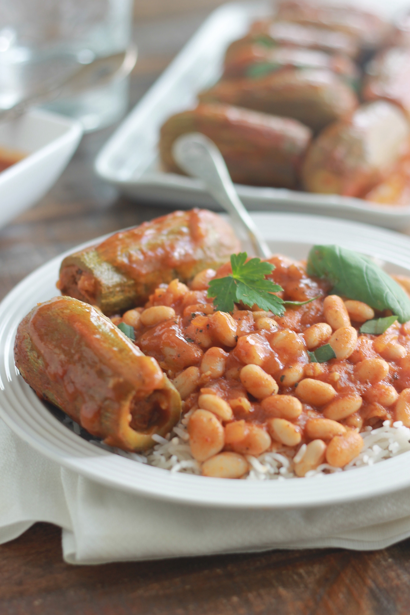 Courgettes farcies à la syrienne et leur sauce aux haricots blancs