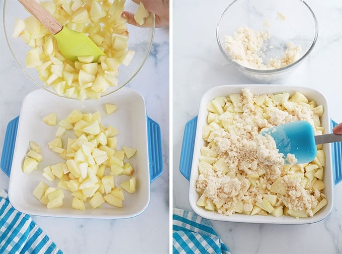 Verser melange de pommes dans le plat beurre et parsemer la pate a crumble dessus