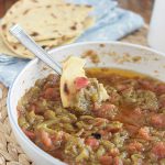 Salade de poivrons kabyle avec des tomates et de l'huile d'olive. Aussi simple à faire que savoureuse. Délicieuse en en entrée sur des tranches de pain ou en accompagnement d'une viande ou d'un poisson.