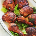 Recette du poulet tandoori au four ou à la poêle. Une recette facile à faire. Le poulet est tendre et très parfumé. C'est un grand classique de la cuisine indienne. Les morceaux de poulet sont marinés dans une sauce à base de yaourt, d'épices et de jus de citron. Vous pouvez l’accompagner avec du riz et d’une sauce raïta (une sauce à base de yaourt qui permet d'adoucir le goût des plats épicés).