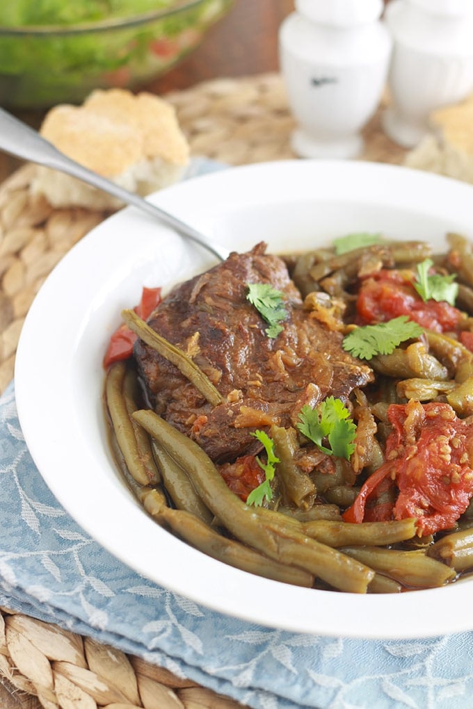 Tajine de viande aux haricots verts, un plat complet, simple mais tellement savoureux. Peut se faire avec des haricots frais, surgelés ou en conserves.