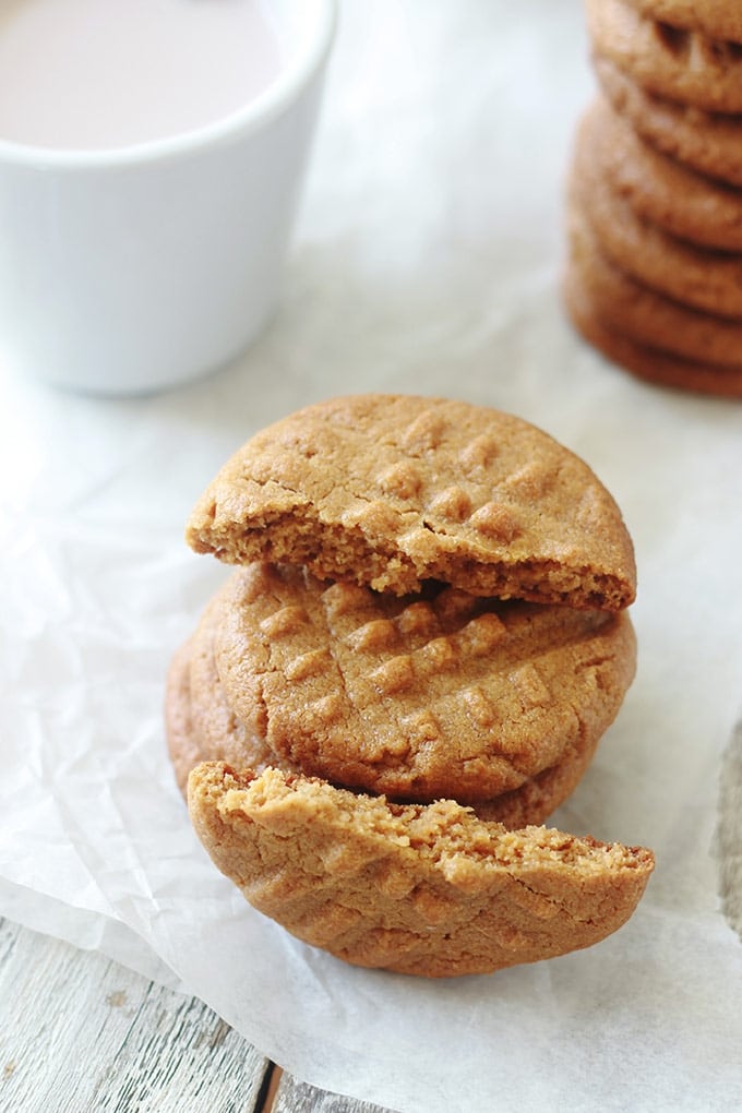 Cookies au beurre de cacahuètes moelleux sans gluten sans farine 3 ingredients beurre de cacahuetes ou beurre arachide cassonade oeuf facile rapide