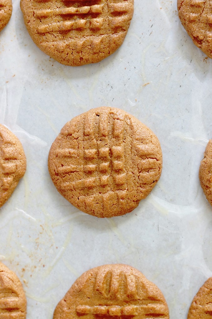 Cookies au beurre de cacahuètes moelleux sans gluten sans farine 3 ingredients beurre de cacahuetes ou beurre arachide cassonade oeuf facile rapide