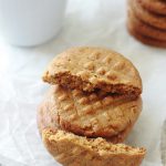 Cookies au beurre de cacahuètes moelleux sans gluten sans farine 3 ingredients beurre de cacahuetes ou beurre arachide cassonade oeuf facile rapide
