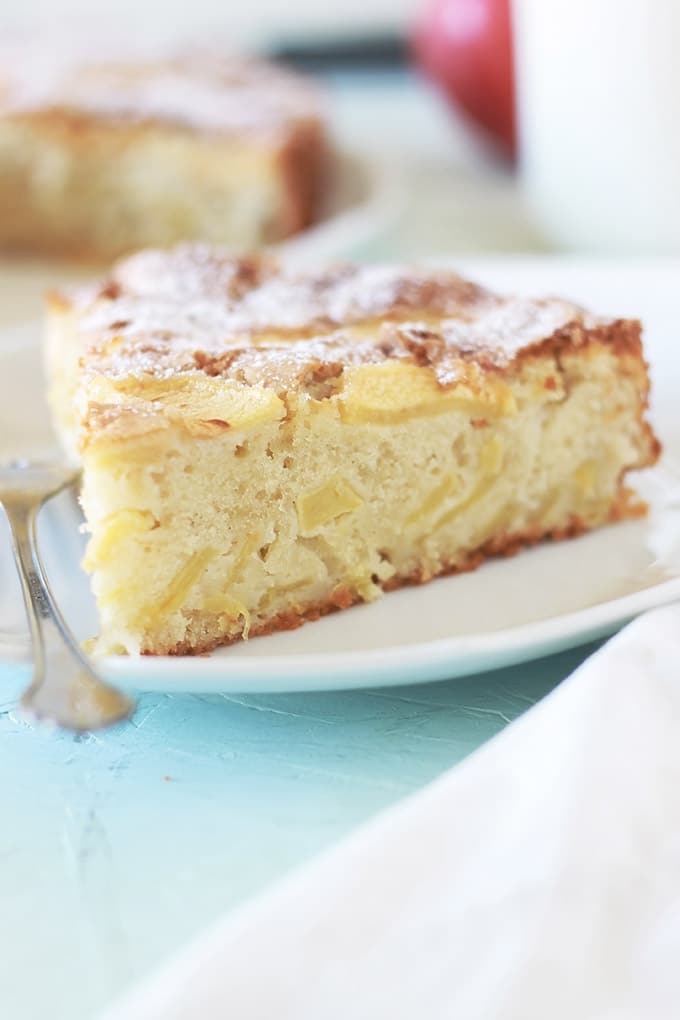 Excellent gâteau aux pommes moelleux. Recette très facile et rapide à faire. 