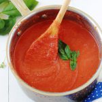 Recette sauce marinara, facile et délicieuse. C'est une sauce pour pâtes, boulettes, lasagnes, gratins et pizza.