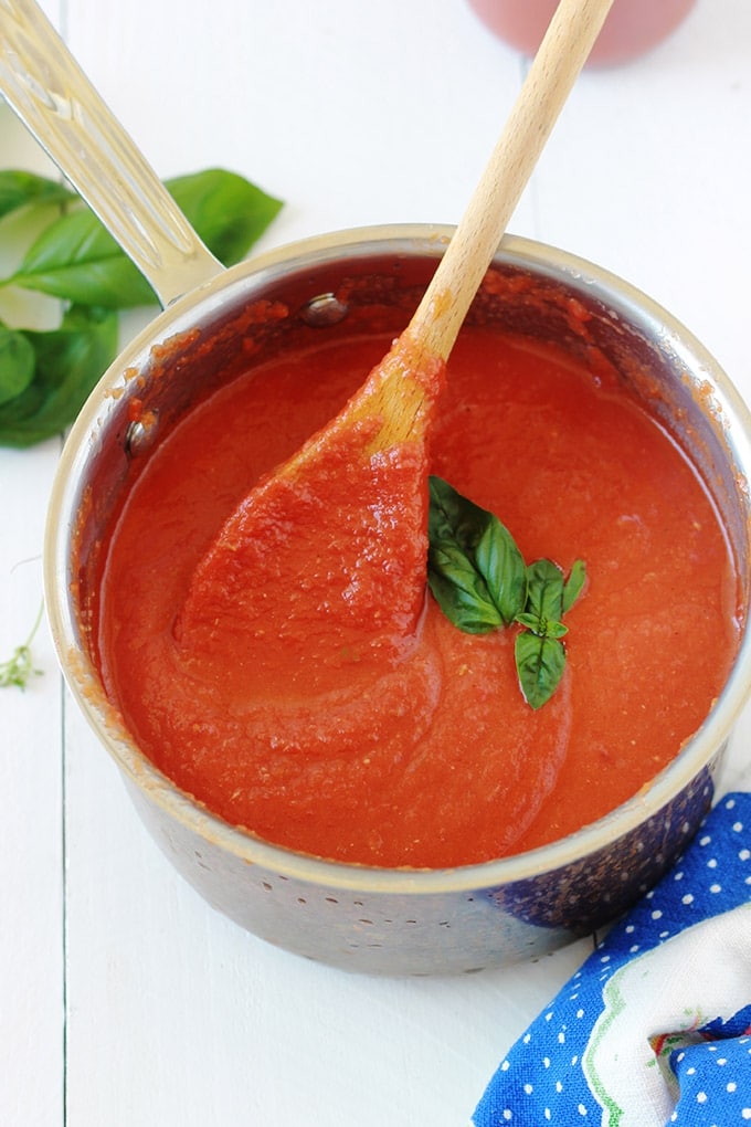 Recette sauce marinara, facile et délicieuse. C'est une sauce pour pâtes, boulettes, lasagnes, gratins et pizza.