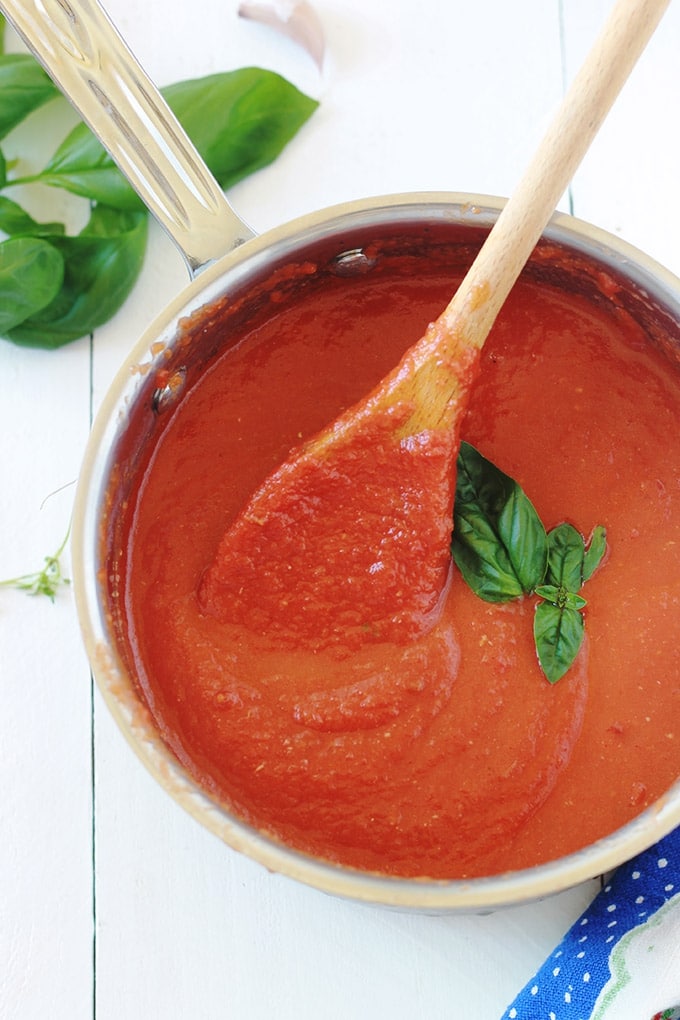 Recette sauce marinara, facile et délicieuse. C'est une sauce pour pâtes, boulettes, lasagnes, gratins et pizza.