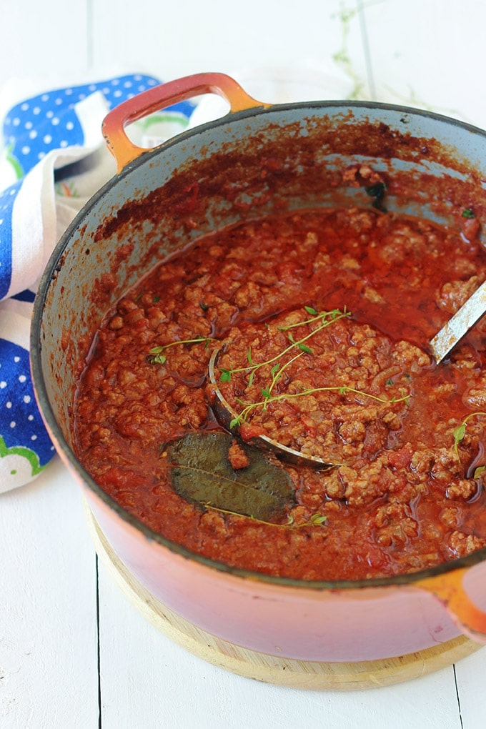 La sauce bolognaise maison, une recette facile et tellement savoureuse. Pour les pâtes (spaghetti et tagliatelles par ex.), les lasagnes, les cannellonni, les coquilles etc