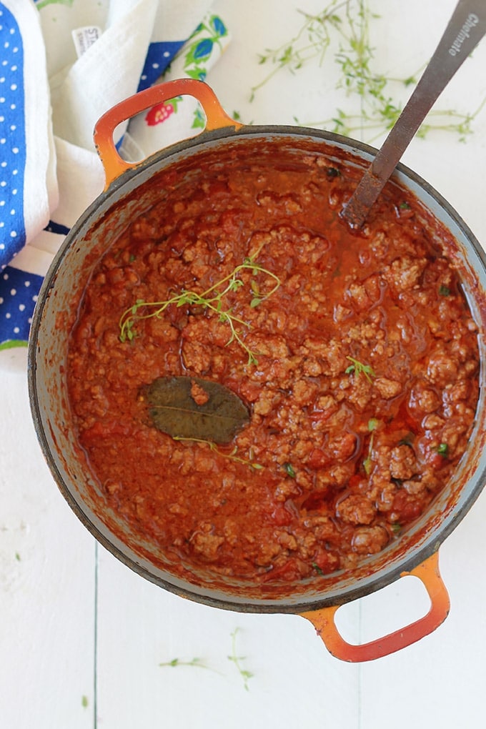 La sauce bolognaise maison, une recette facile et tellement savoureuse. Pour les pâtes (spaghetti et tagliatelles par ex.), les lasagnes, les cannellonni, les coquilles etc