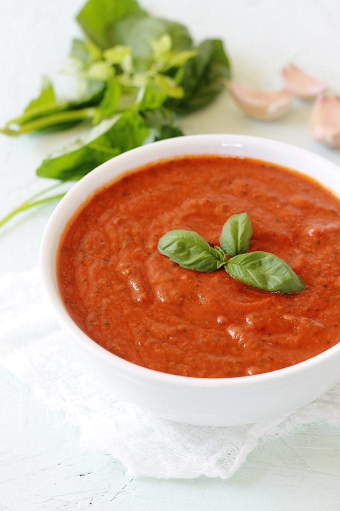 Sauce tomate au basilic recette facile. Pour les pâtes, les pizza, les boulettes de viandes et tout autres plats à base de sauce tomate.