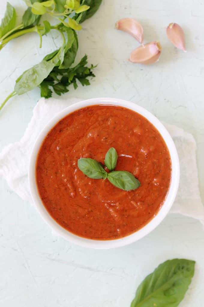 Sauce tomate au basilic recette facile. Pour les pâtes, les pizza, les boulettes de viandes et tout autres plats à base de sauce tomate.