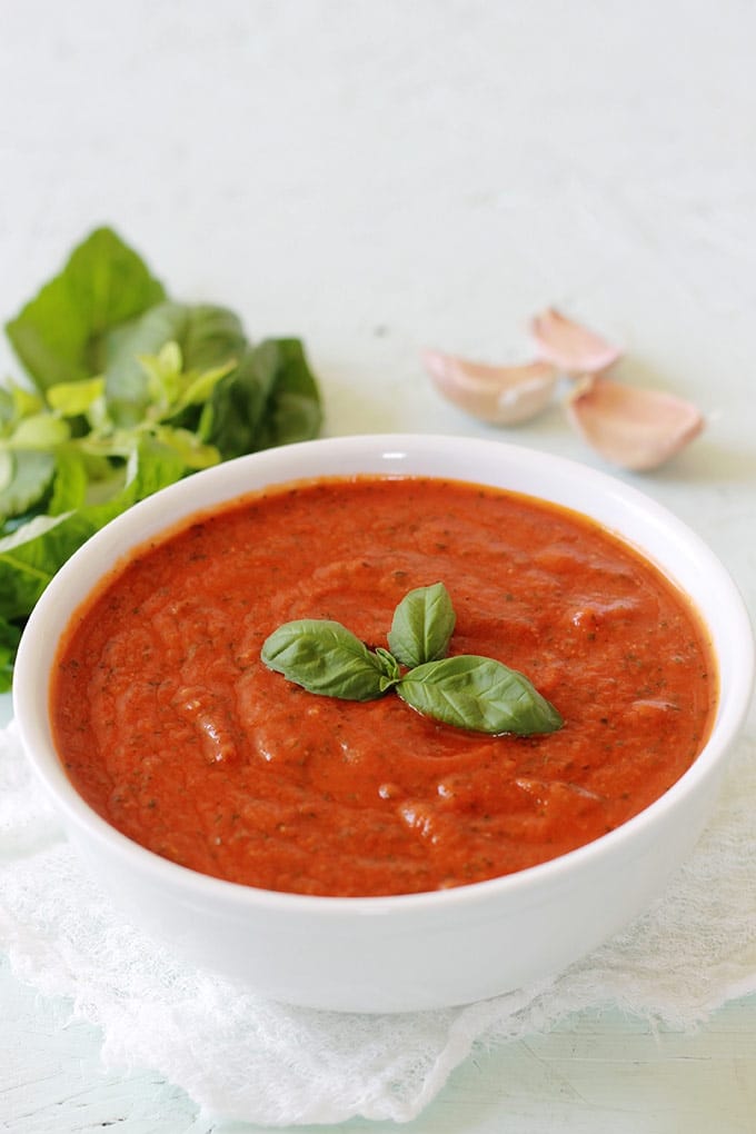 Sauce tomate au basilic recette facile. Pour les pâtes, les pizza, les boulettes de viandes et tout autres plats à base de sauce tomate.