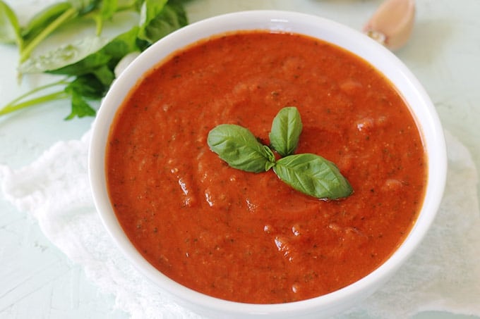 Sauce tomate au basilic recette facile. Pour les pâtes, les pizza, les boulettes de viandes, et tout autres plats à base de sauce tomate.