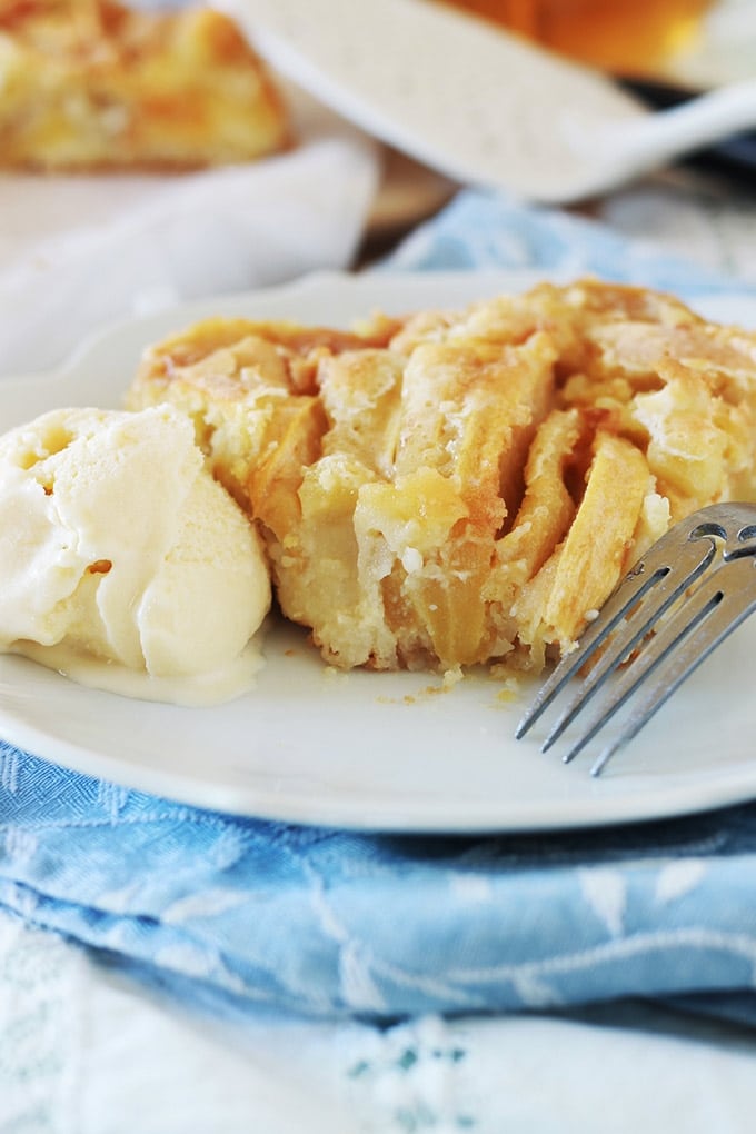 Gâteau aux pommes fondantes avec peu de pâte et beaucoup de pommes. Très simple et rapide à faire. Une recette facile à mémoriser si on peut retenir les chiffres 54321!