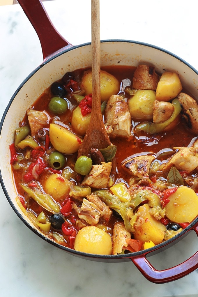 Poulet Aux Poivrons Pommes De Terre Et Olives En Sauce Tomate