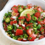 Pico de gallo salsa mexicaine dans un bol