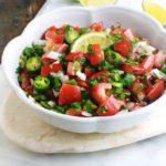 Pico de gallo salsa mexicaine dans un bol