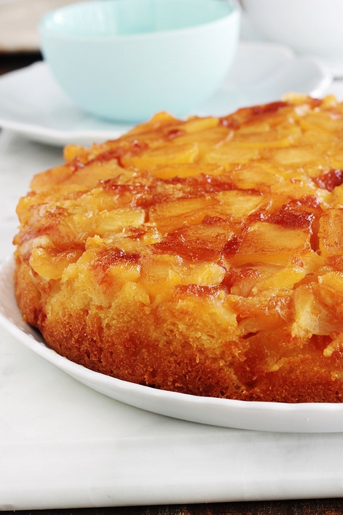 Recette du quatre-quarts aux pommes du chef Christophe Felder. C’est un gâteau renversé aux pommes caramélisées, sur la base du fameux quatre quarts breton. Simple, facile et délicieux pour le goûter.