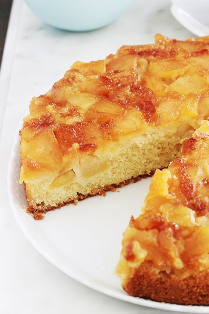 Recette du quatre-quarts aux pommes du chef Christophe Felder. C’est un gâteau renversé aux pommes caramélisées, sur la base du fameux quatre quarts breton. Simple, facile et délicieux pour le goûter.