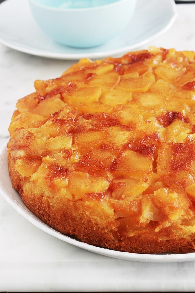 Recette du quatre-quarts aux pommes du chef Christophe Felder. C’est un gâteau renversé aux pommes caramélisées, sur la base du fameux quatre quarts breton. Simple, facile et délicieux pour le goûter.