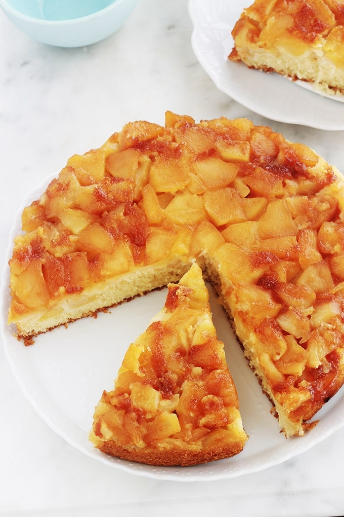 Recette du quatre-quarts aux pommes du chef Christophe Felder. C’est un gâteau renversé aux pommes caramélisées, sur la base du fameux quatre quarts breton. Simple, facile et délicieux pour le goûter.