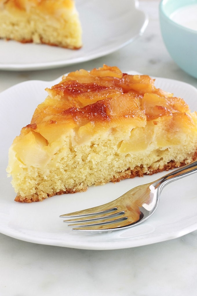 Recette du quatre-quarts aux pommes du chef Christophe Felder. C’est un gâteau renversé aux pommes caramélisées, sur la base du fameux quatre quarts breton. Simple, facile et délicieux pour le goûter.