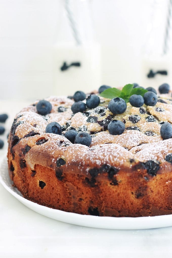 Le gâteau au yaourt aux myrtilles est l’une des meilleures variantes du gâteau au yaourt traditionnel. Peut se faire avec des myrtilles fraîches, congelées, au sirop ou séchées. Hyper moelleux, sans beurre. Une recette facile à faire et à mémoriser!