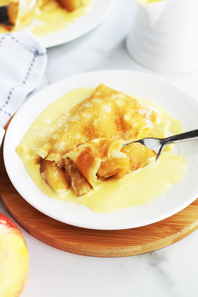 Pommes caramélisées à la poêle avec beurre et sucre.