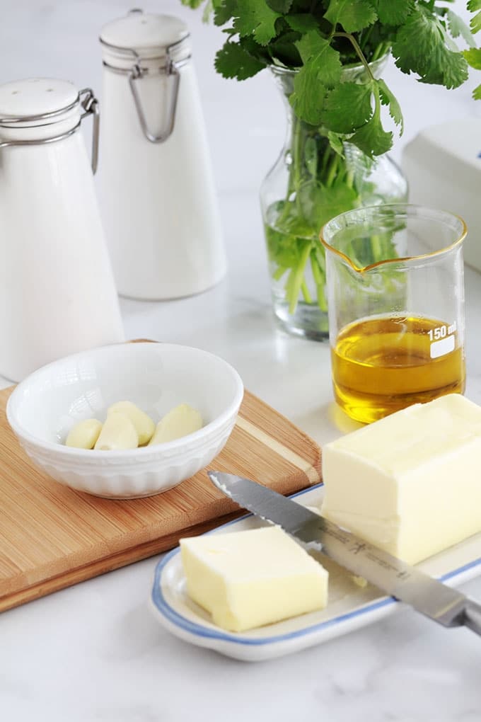 Ingredients de la sauce pour haricots verts sautes ail persil beurre huile d olive