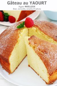 La recette du gâteau au yaourt classique, indémodable, sans beurre. Ce gâteau plaît aux petits et aux grands. Très facile à réaliser, hyper moelleux et peut se décliner de mille et une façons. En particulier, en ajoutant des fruits frais, surgelés ou secs. Les quantités des ingrédients sont faciles à mémoriser puisqu'on utilise le pot de yaourt comme mesure. Il est tellement simple que vous pouvez le réaliser avec votre enfant.