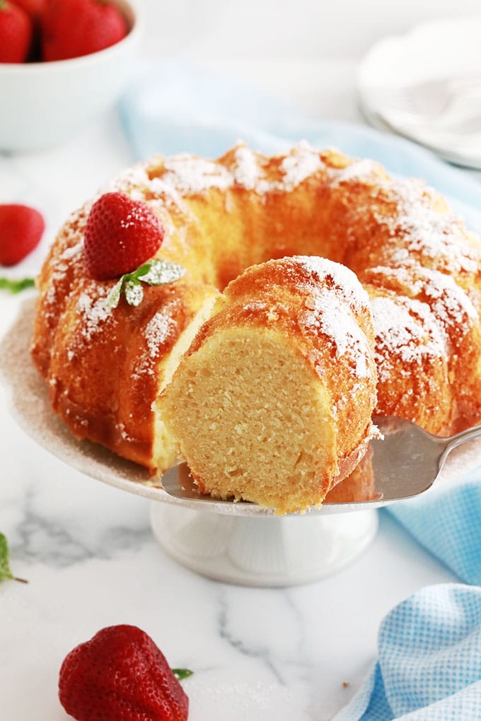 La recette du mouskoutchou (ou meskouta), simple, très moelleux avec une mie légère et aérée. Gâteau algérien économique et très facile à faire. Une base que vous pouvez décliner de mille et une façon.