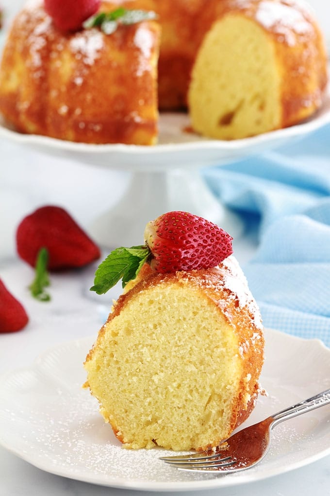 La recette du mouskoutchou (ou meskouta), simple, très moelleux avec une mie légère et aérée. Gâteau algérien économique et très facile à faire. Une base que vous pouvez décliner de mille et une façon.