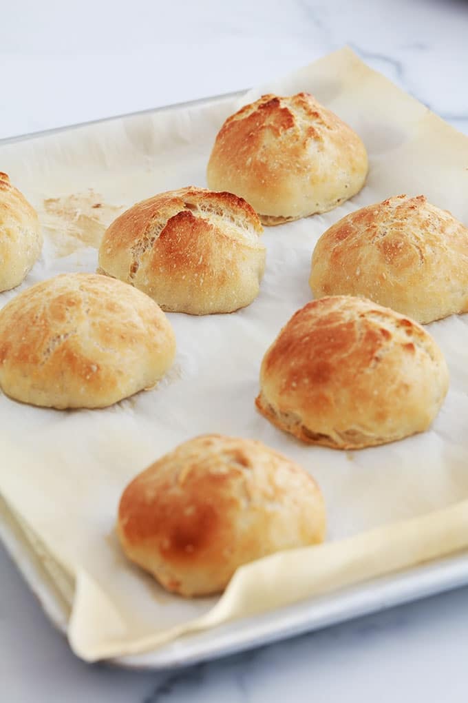 Petits pains sans petrissage ronds pour sandwichs