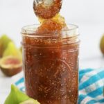 Recette de la confiture de figues traditionnelle, sans pectine | sans sucre gélifiant. Figues fraîches ou congelées, sucre, jus de citron et éventuellement un arôme (par ex. vanille). Cuisson rapide : 25 minutes.