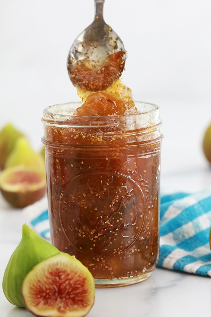 Recette de la confiture de figues traditionnelle, sans pectine | sans sucre gélifiant. Figues fraîches ou congelées, sucre, jus de citron et éventuellement un arôme (par ex. vanille). Cuisson rapide : 25 minutes.