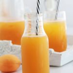 Recette du nectar d'abricots : simple et rafraîchissant. Abricots, frais ou surgelés, sucre, eau et éventuellement un peu de jus de citron. Je vous donne 3 façons de faire ce nectar : avec ou sans cuisson. Et je vous montre comment le conserver en pots pour en profiter toute l'année.